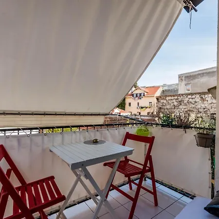Febe Apartment *
