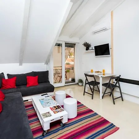 Apartment Febe *