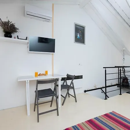 Febe Apartment *